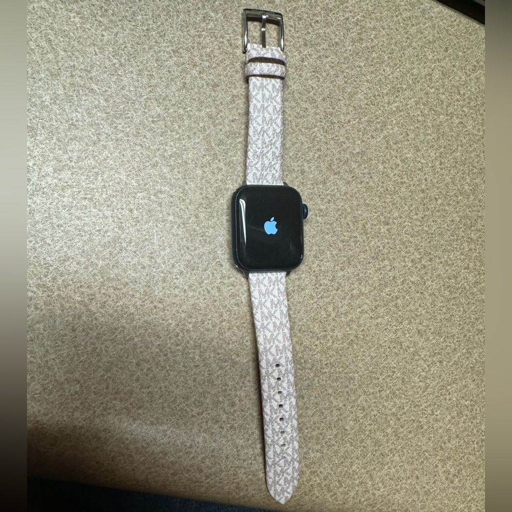 Apple Watch Series 6 40mm with Michael Kors wristband